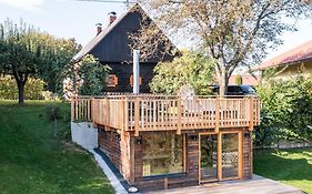 Das Ferienhaus mit Sauna! Neu renoviertes Liebler Heimathaus mit Sauna aus Zirben-Altholz, einer Styrian Whisky Relaxing Lounge sowie großer Panoramaterrasse!